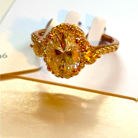 925 Moissanite Rose Gol Ring with Intricate Filigree Design & Sparkling Crystals - Picture 1 of 9